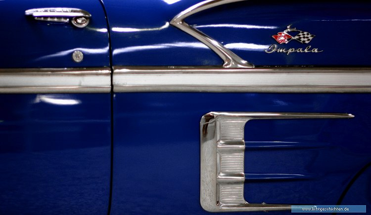 photo auto blau chrom technikmuseum impala 