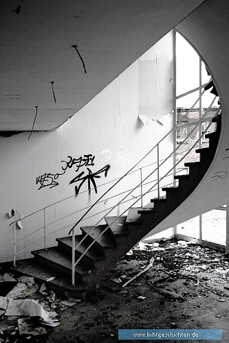 photo dkwh marode monochrom treppe serien 